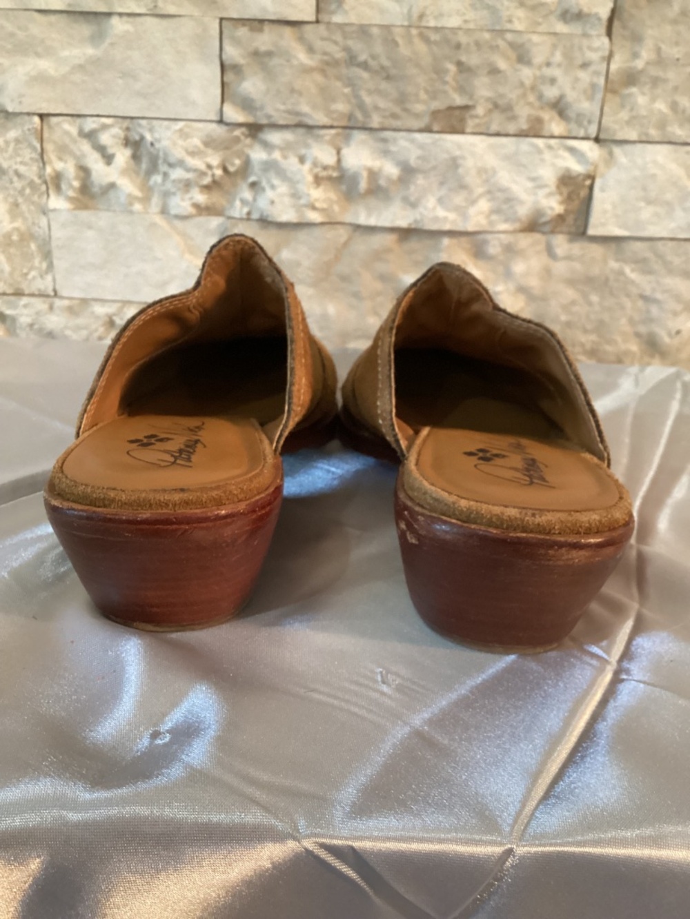 Patricia Nash Battista Suede Mules - Picture 11 of 13